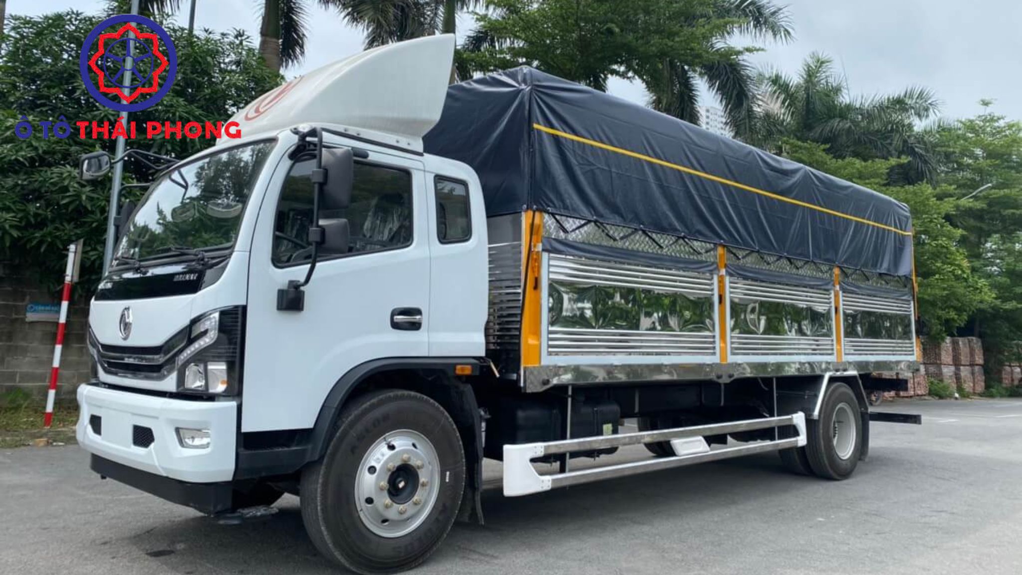 Xe tải Dongfeng D8 nhập khẩu Xe tải Dongfeng D8