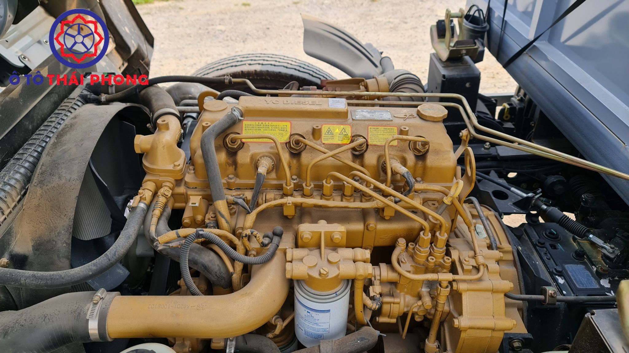 Xe tải Dongfeng D8 nhập khẩu Xe tải Dongfeng D8