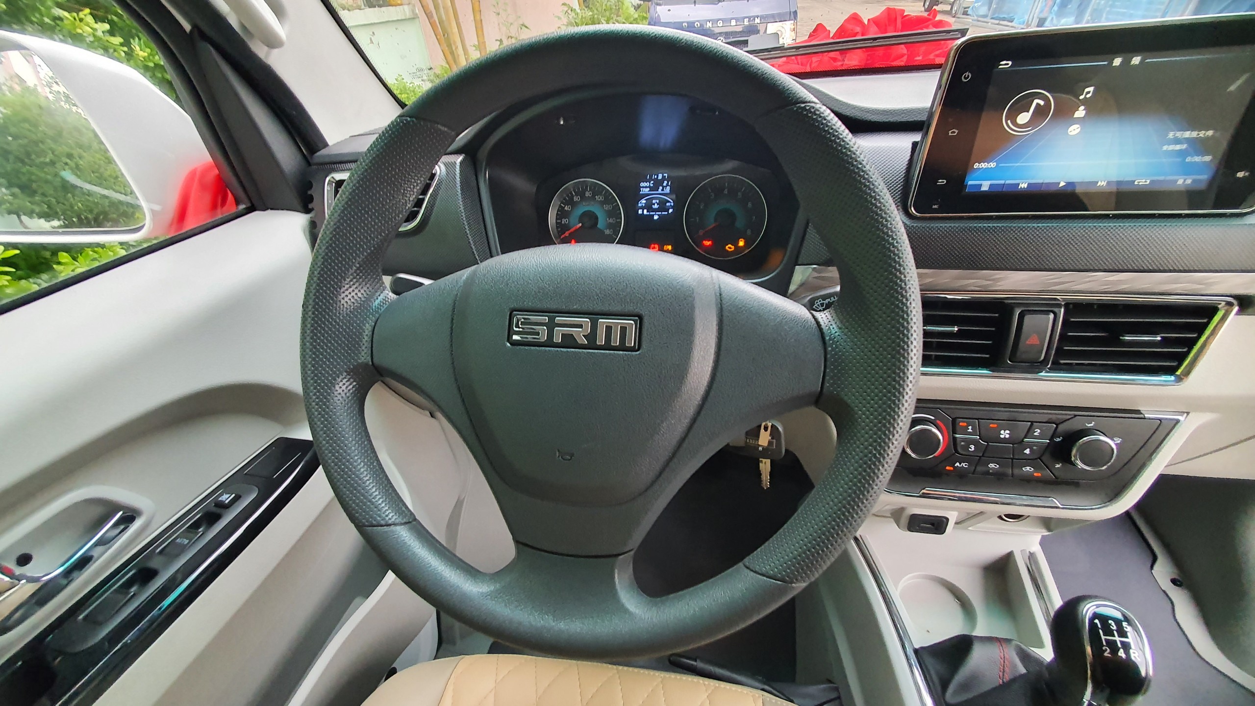 SRM X30L 2 chỗ, 5 chỗ