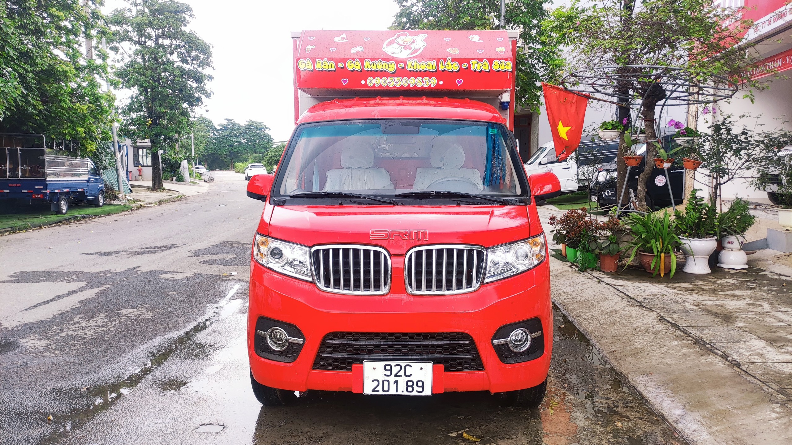 Xe bán gà rán lưu động
