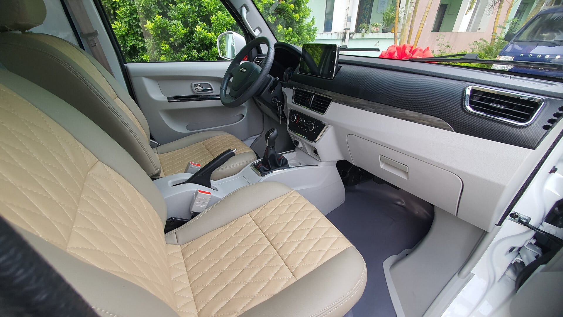 Xe van SRM 868 5 chỗ