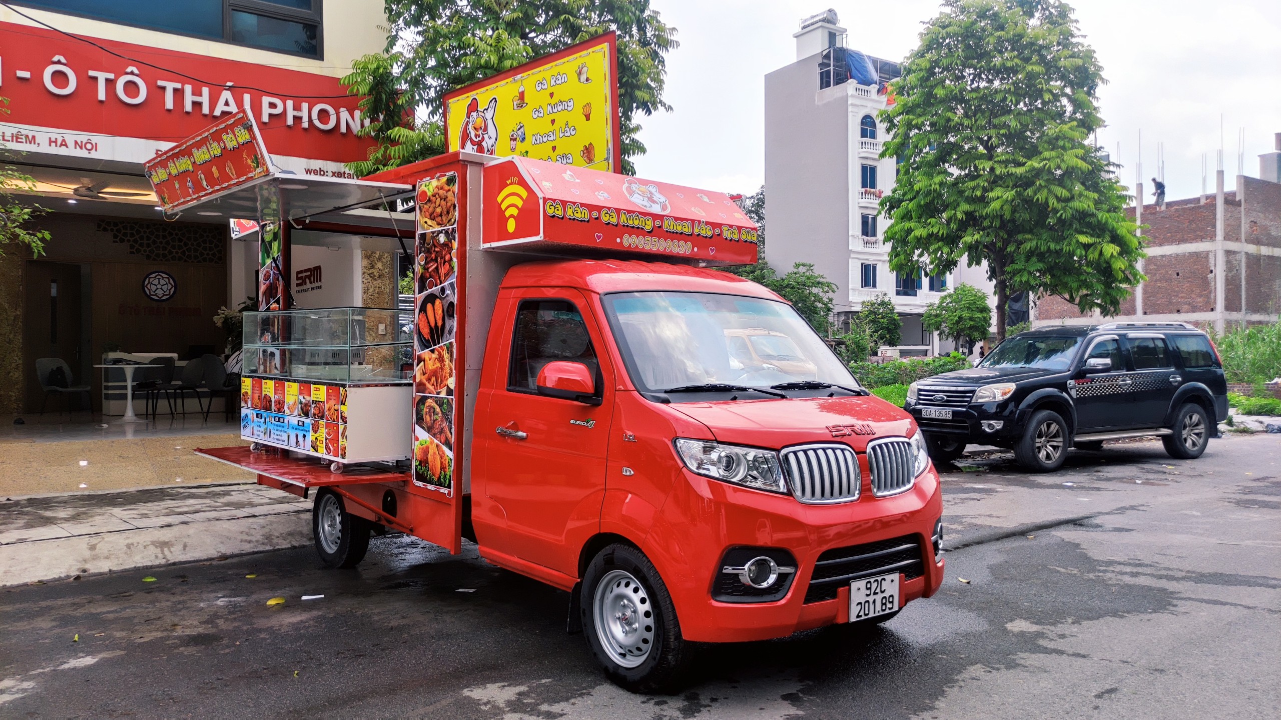 Xe bán gà rán lưu động