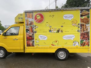 Xe ô tô bán trà trái cây và đồ ăn vặt lưu động 25 11 2