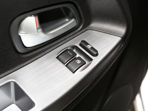 Tera V8 5 chỗ 35 cua so chinh dien trai