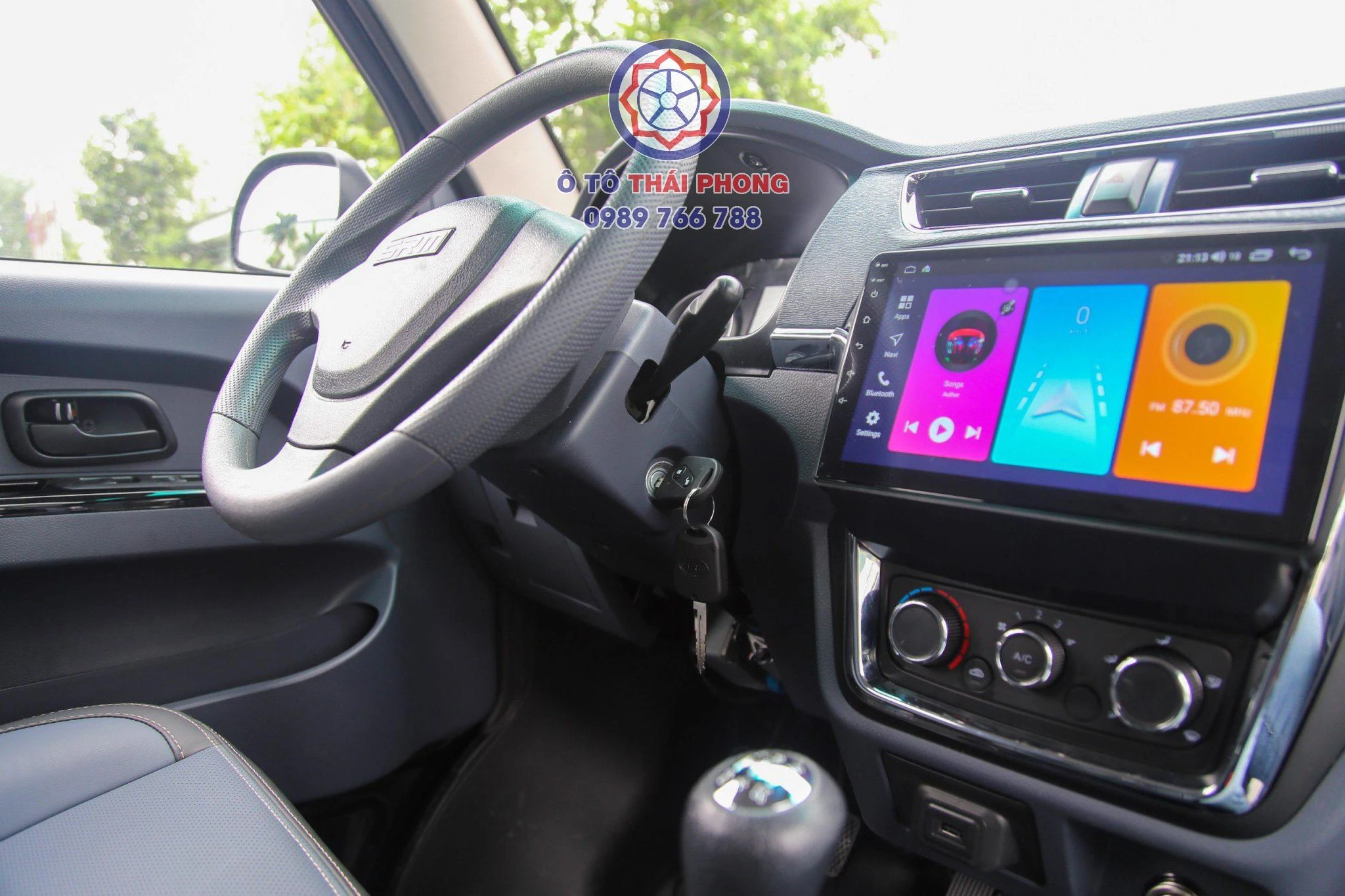 Thiết kế nội thất xe tải van SRM x30i
