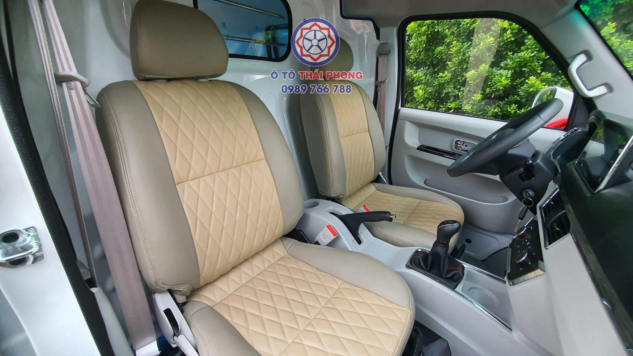 Nội thất xe tải van SRM 868