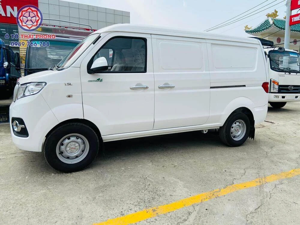 Xe Tải Van 900kg: Giải Pháp Tối Ưu Cho Vận Chuyển Hàng Hóa Trong Đô Thị Cùng Ô Tô Thái Phong 1 Xe Van Dongben X30: Lựa Chọn Kinh Tế Cho Vận Chuyển Hàng Hóa Nội Đô