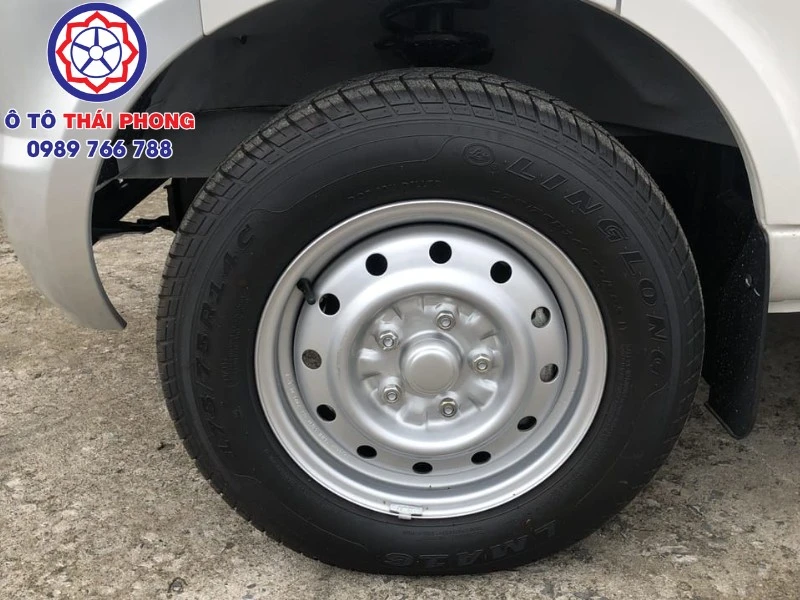 xe tải nhỏ Wuling Xe tải Wuling sử dụng bộ lốp không săm với hoa gai rãnh dọc