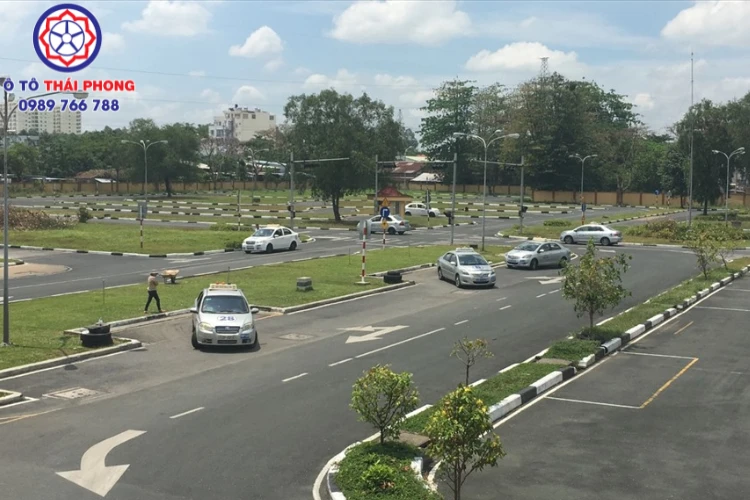 5 tiêu chí chọn trung tâm đăng ký học lái xe B2 uy tín 
