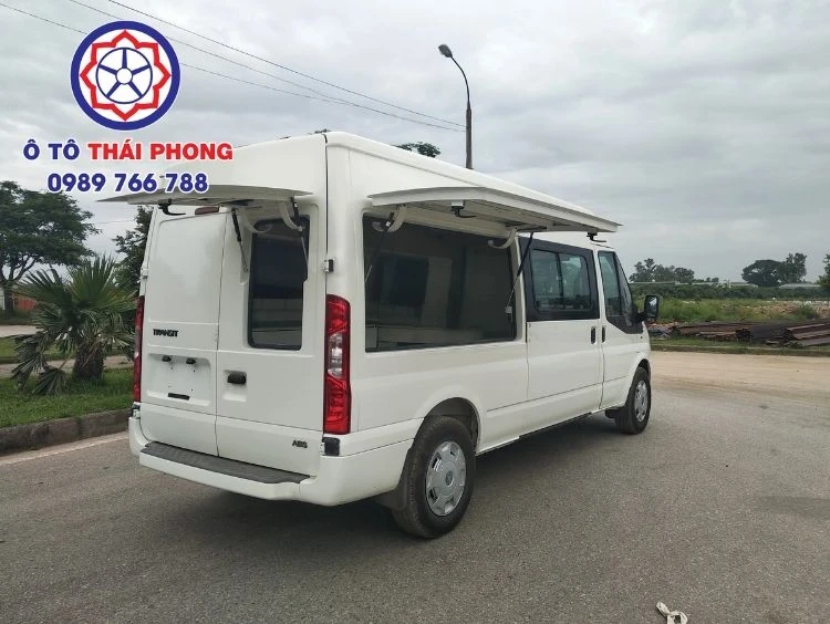 xe van bán hàng di động