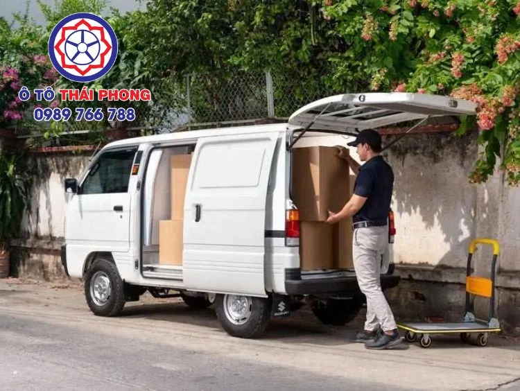 Nên mua xe tải van hay tải nhẹ Xe van kết hợp chở hàng và chở người hiệu quả