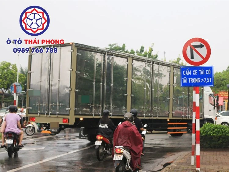 Xe tải nhẹ dưới 1 tấn Lý do cần hạn chế xe tải lưu thông trong các tuyến đường đông đúc
