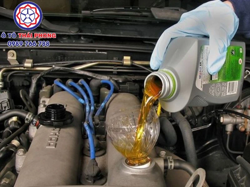 Kinh nghiệm thay dầu xe tải để động cơ luôn bền bỉ