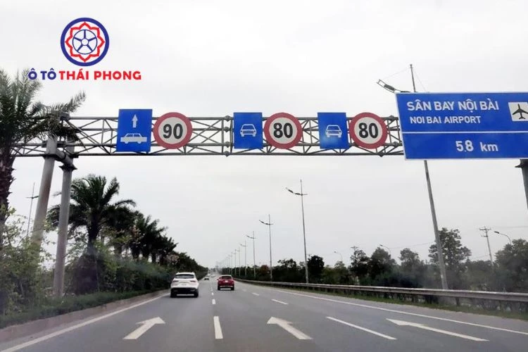 Cách đi đúng làn đường cho xe tải nhỏ không phải ai cũng biết