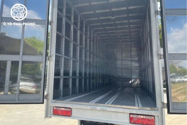 So sánh xe tải 3,5 tấn chở hàng với các giải pháp vận chuyển khác cho doanh nghiệp