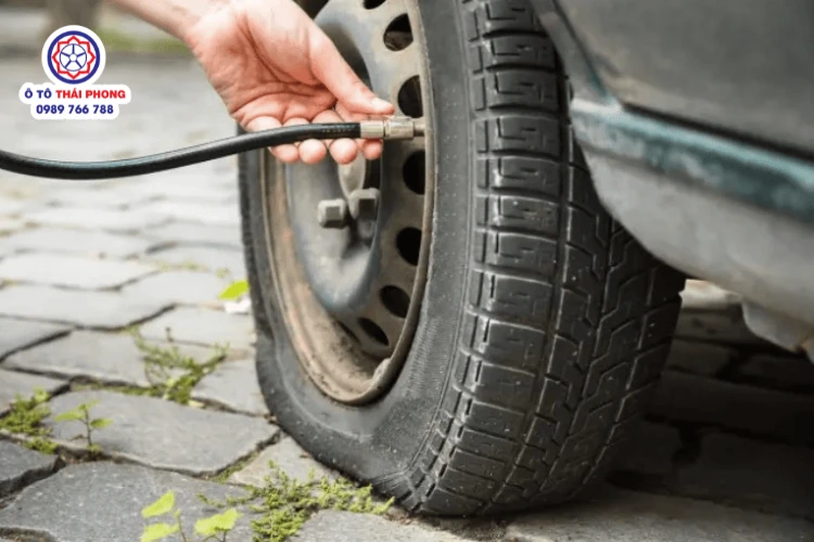 Cách kiểm tra lốp xe tải van và bơm đúng chuẩn áp suất bao nhiêu là đủ ?
