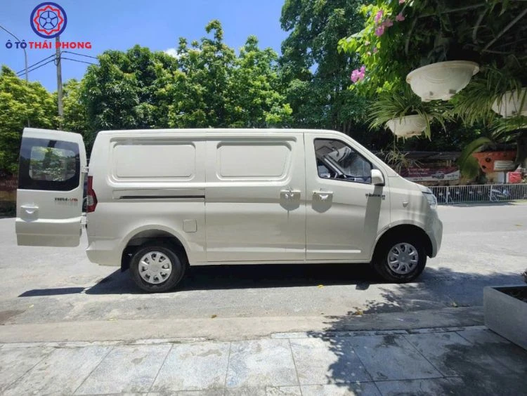 so sánh xe tải van Tera V6 và Tera V8