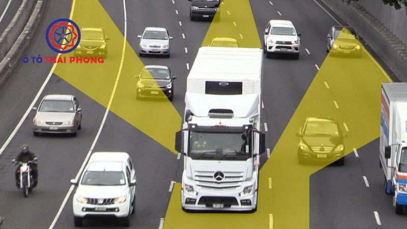 Cách hạn chế điểm mù xe tải khi di chuyển ở Việt Nam