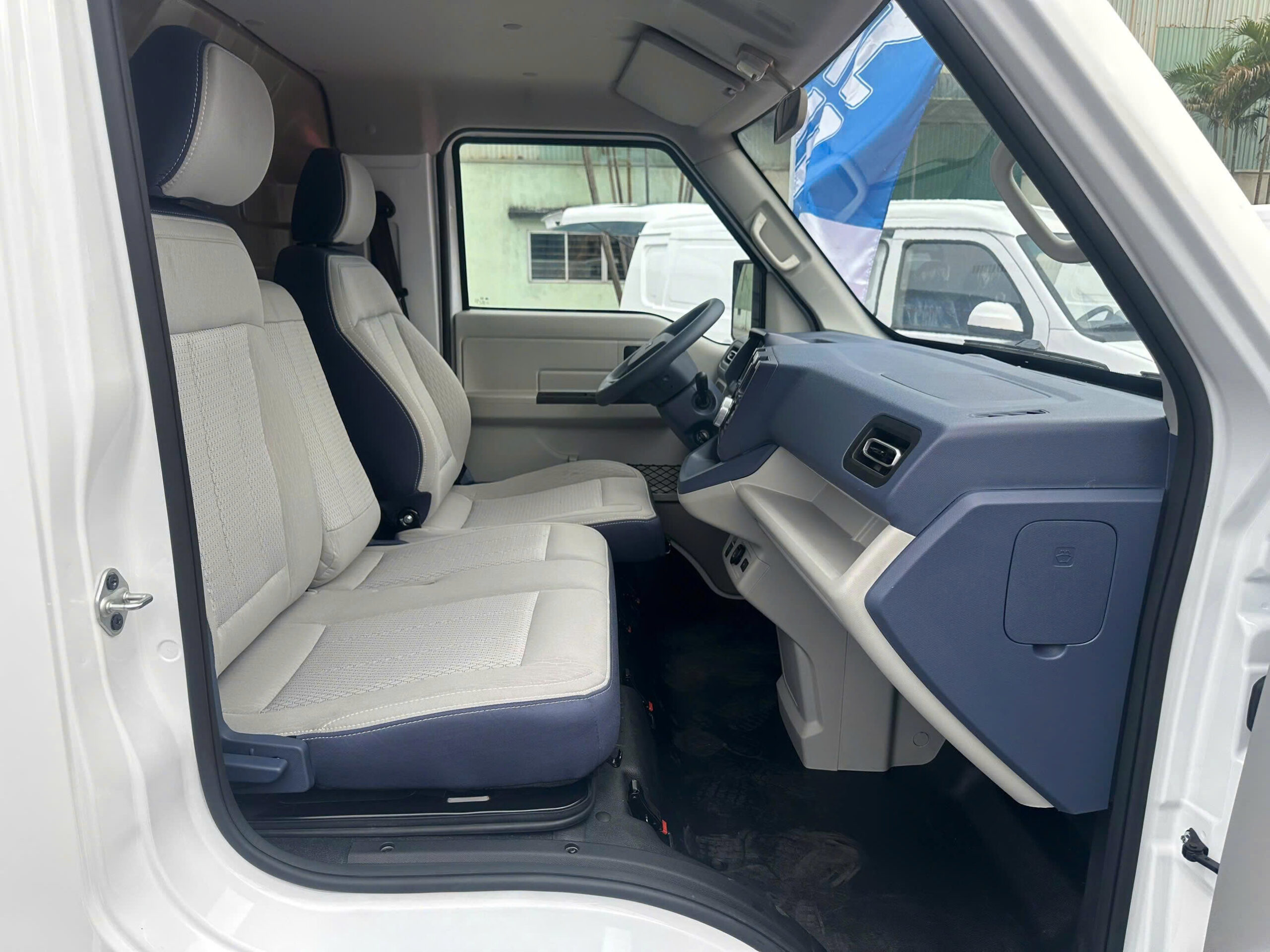 Xe Van Điện SRM E80 5 Xe Van Điện SRM E80 - Ảnh 5